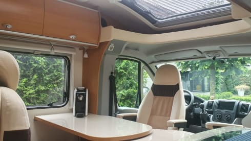 2p Bürstner semi-integrated uit 2011