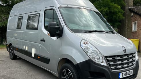 Izzy – 2 berth Renault bus from 2012
