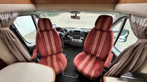 Gezinscamper – 4p Rapido semi-integrated from 2009