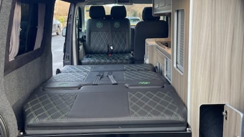 Volkswagen campervan uit 2017 - moderne ombouw