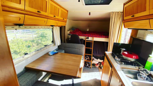 Camper2Go – 5p Hymer Integral from 1997, possibly with bicycles