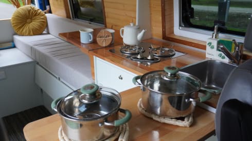 Sky – 2p Ford bus uit 2005