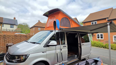 Automatic VW Transporter T6 with Pop Top King Size Bed and Storage