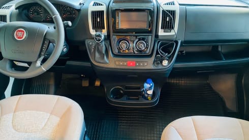Almost new Malibu bus camper from 2020 with wifi