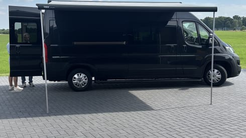 Noir Nomad – 2p Citroën bus from 2018