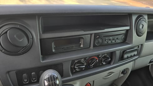 2p Renault camper bus uit 2004 