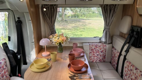 Betty – Immaculate condition 4 Berth Family Motorhome 