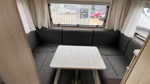 5 berth Auto Trail Expedition C72 2022