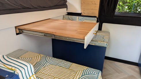 Charles – 2p BUS CAMPER für Abenteuer