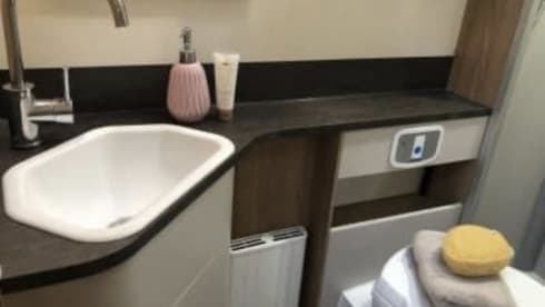 4 berth Bailey autograph 74-4