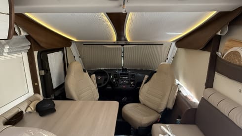 FORSTER 738 EB, 4 persons, garage and scooter included