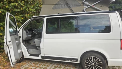 4p Volkswagen campervan uit 2013