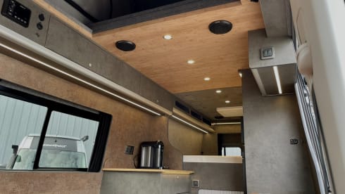 THUNDER – Stunning 2022 Luxury VW Crafter sleeps 4 - Liverpool