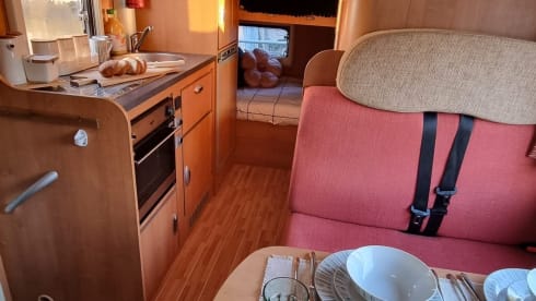 Caroline – Ready to Adventure - 6 Berth Motorhome Hire