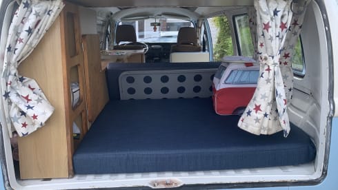 Betsy –  Classic VW Bay campervan Betsy 