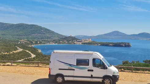 Luis – Compact but complete off-grid camper 