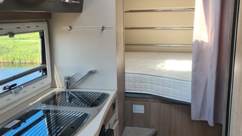 Nice 2-person Ford/Chausson 170hp manual semi-integrated 2017