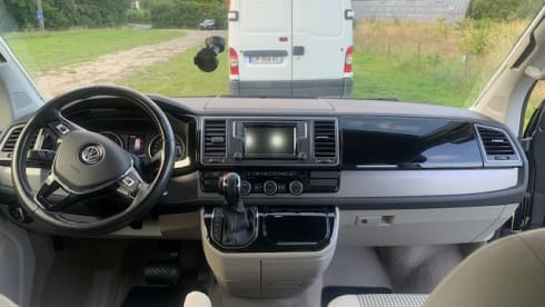 Hotel California – Blessed Volkswagen California 4p automatic