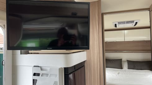 Burstner Lxeo 736 4-person