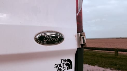 Worfy – Camper met 2 slaapplaatsen (6 met luifel) voor leuke avonturen. 