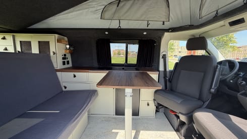 Volkswagen 6.1 Custom 2024