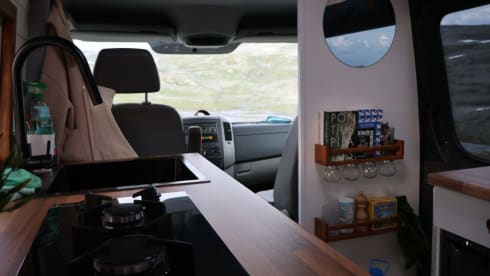 Olaf – Neat conversion Volkswagen Crafter L2H2