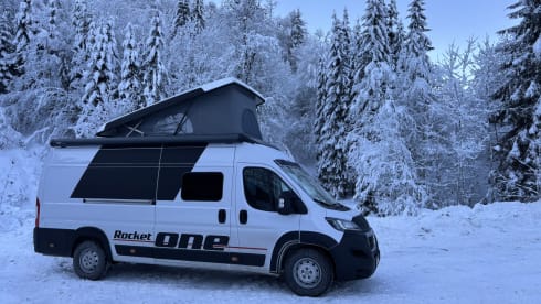 🚀 – adventurous campervan with large garage - 2024 - 4p