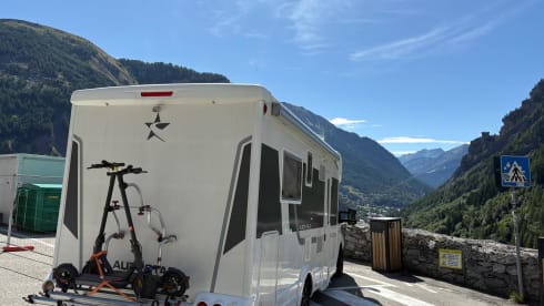 Happy Travels – Spacious luxury 4-pax camper