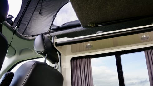 Gary – 4 berth Volkswagen Transporter Campervan