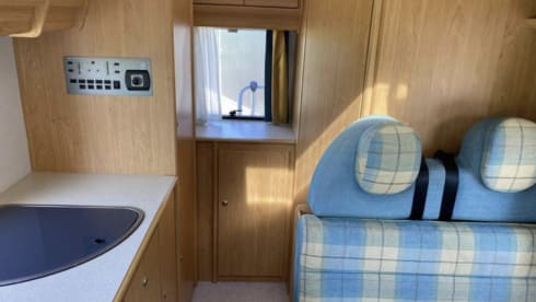 4p Knaus Traveler with 6 belts