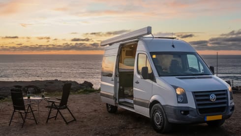 Horizon – Adventurous off-grid campervan, solar power, Nespresso (winter-proof)