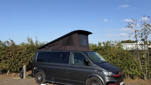 GreyWolf – VW T6.1 Campervan - 4 slaapplaatsen - bouwjaar 2021 - Keuken 