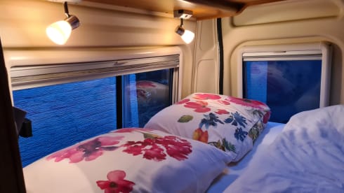 Cozy strong Pössl bus camper, fully equipped!
