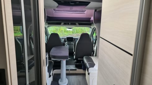 T814XB – Chausson 777GA Automatic Titanium Premium very luxurious, km free