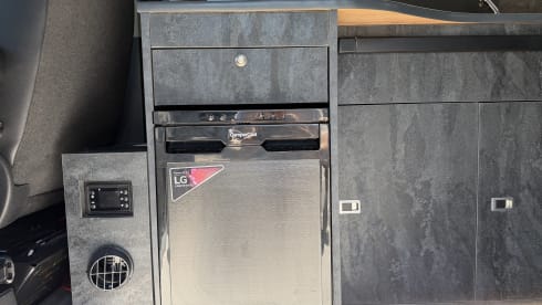 Midnight – Luxury Ford Transit Custom Pop-Top Camper | 4 Berth | Automatic