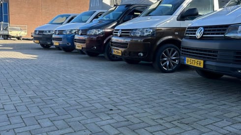 Rinus – 4p Volkswagen t5 150 hp automatic bus camper