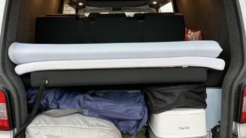 Iona – LWB 4 Berth VW Transporter with 'king size' bed & pop top