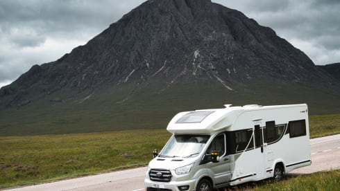 Maxi – 4 berth Benimar T482 automatic