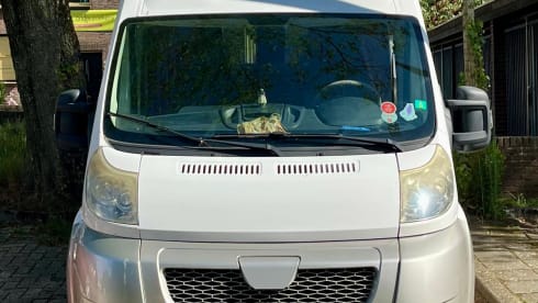 Dino – 2-person Peugeot bus from 2014