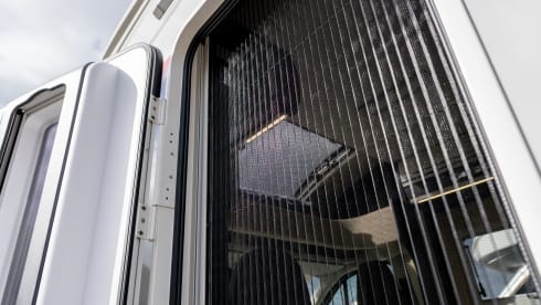 UYE – Automatic 4 Berth Fixed Bed 2024 Motorhome