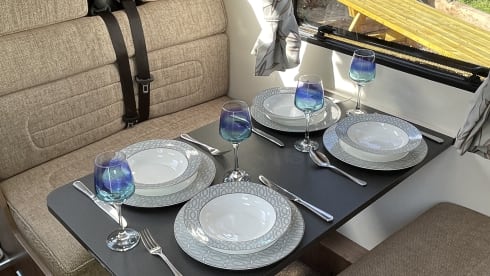 BAILEY – AMAZING PEGUEOT BAILEY 70-6 DRIVE ON A CAR LICENSE 6 BERTH AND 6 SEATBELTS
