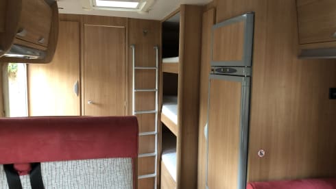 Ideale gezinscamper – Spacious and comfortable family camper for 6