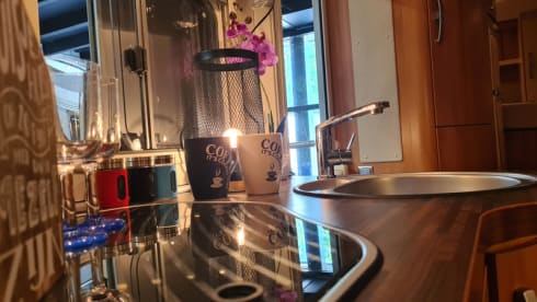 2p Hymer T672CL semi-integrated from 2009