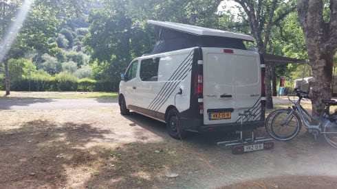 SchaafBus – Cozy campervan with sleeping pop-up roof 