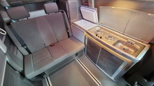 Chloe – 2021 VW California Ocean T6.1 - Automatico