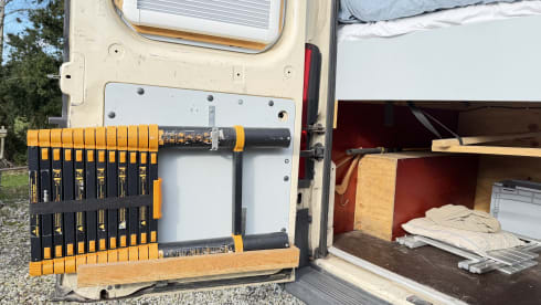 2p Peugeot bus uit 2011 voor een actieve vakantie