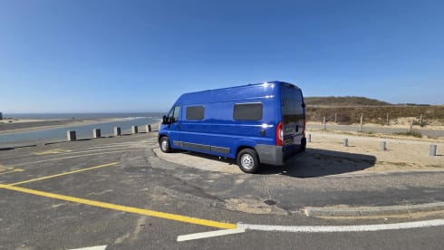 Blauw plezier – 2-person Peugeot Campervan | With new interior 2024