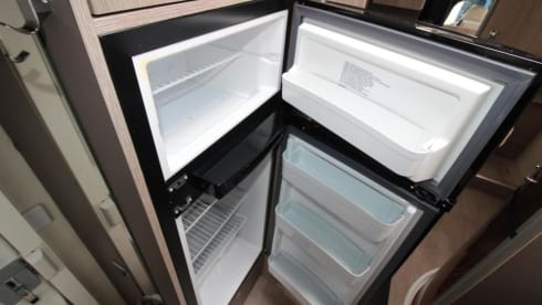 4p Challenger semi-integrated with queen bed