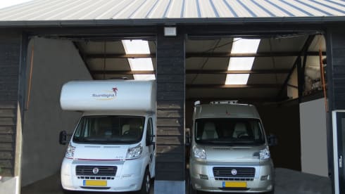 Rolmaatje – Beautiful Roller Team Livingstone bus camper (2.5p) for rent