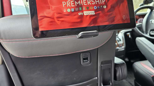 Knight Rider!  – TOP CLASS 4 berth Nissan campervan